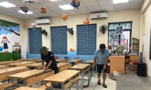 Một số trường học tại Hà Nội cho học sinh nghỉ học để tránh mưa lũ 