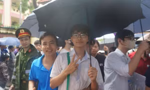 Đề Toán vừa sức, thí sinh hoàn thành kỳ thi tuyển sinh vào lớp 10 Hà Nội