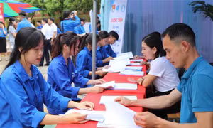  Mong muốn sinh viên thực sự bản lĩnh, trí tuệ, đóng góp thiết thực vào xây dựng và bảo vệ Tổ quốc