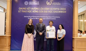 Bốn 'nhà leo núi' chung kết Đường lên đỉnh Olympia nhận học bổng toàn phần