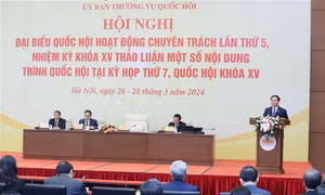 Đại biểu Quốc hội chuyên trách cho ý kiến về 8 dự án luật trình Quốc hội tại kỳ họp thứ 7