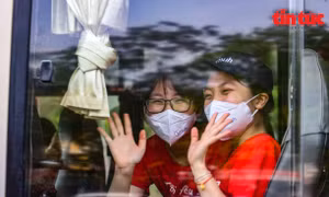 Sinh viên Trường Đại học Y Hà Nội lên đường vào điểm nóng dịch COVID-19 ở Bắc Ninh