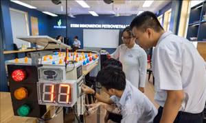 Ưu tiên triển khai trung học nghề trong các lĩnh vực STEM và kỹ thuật - công nghệ 