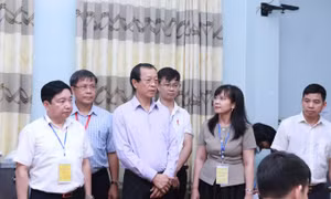 Chấm thi tốt nghiệp THPT 2025: Thông tin nhanh, xử lý kịp thời, hiệu quả