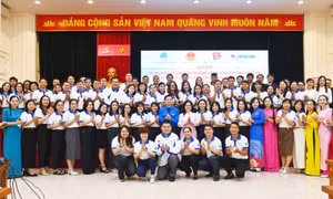 Niềm hạnh phúc của nhà giáo 'cõng' chữ lên non cao