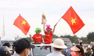 Không khí trước chung kết ASEAN Cup Việt Nam - Thái Lan 'nóng lên' trên nhiều tuyến phố Hà Nội