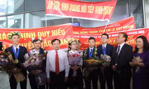 Đoàn học sinh thi Olympic Vật lý quốc tế rạng rỡ trở về