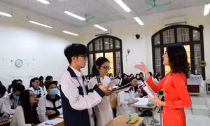 Khi học sinh THPT 'được' làm giáo viên của chính bạn bè trong lớp 