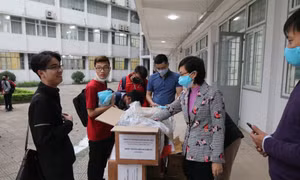 Học sinh, sinh viên trở lại trường sau đợt nghỉ do dịch COVID-19 