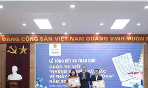 Trao giải Cuộc thi viết 'Những kỷ niệm sâu sắc về thầy cô và mái trường' năm 2023