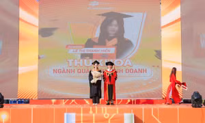900 suất học bổng trao cho học sinh THPT tài năng ở vùng khó