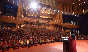 Hiệu trưởng Trường Đại học Ngoại thương nhắn gửi tân cử nhân học hỏi từ thất bại