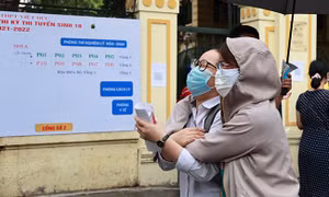 Buổi đầu thi lớp 10 Hà Nội: Đề vừa sức, lực lượng chức năng hỗ trợ các trường hợp khẩn cấp