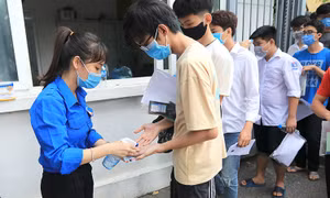 Nhiều trường đại học chuyển học trực tuyến, hoãn thi vì dịch COVID-19