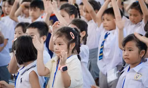 Nhiều trường học ở Hà Nội đón học sinh trở lại trường