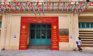 Sinh viên tích cực phục vụ công tác bầu cử