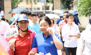 Thí sinh thi lớp Hà Nội tự tin bước vào môn thi Ngoại ngữ 