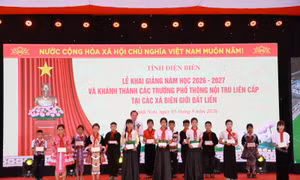 Tủ sách mới ở những ngôi trường nội trú khang trang 