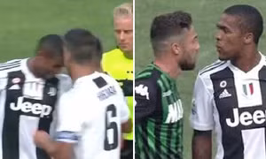 Juventus: Douglas Costa đối diện án phạt nặng vì húc đầu và nhổ nước bọt vào mặt đối thủ