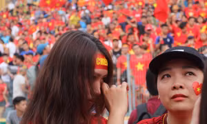 Không trách cứ các cầu thủ Olympic Việt Nam, nhưng nước mắt CĐV đã rơi đầy tiếc nuối