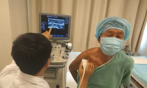‘Triệt’ tận gốc viêm khớp vai bằng huyết tương giàu tiểu cầu