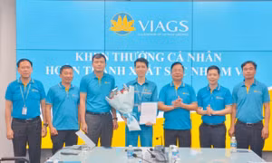 Nhân viên mặt đất trả lại hành khách 2,4 tỷ đồng bỏ quên trên máy bay