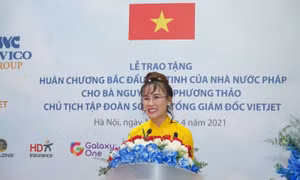 Bà Nguyễn Thị Phương Thảo phát biểu cảm ơn trân trọng khi đón nhận Huân chương Bắc đẩu Bội tinh.