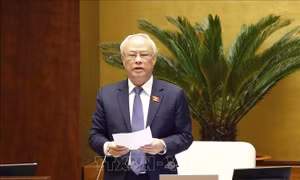 Phó Chủ tịch Quốc hội Uông Chu Lưu điều hành phiên họp. Ảnh: Doãn Tấn/TTXVN.