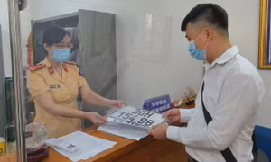 Cục CSGT khuyến cáo người dân đăng ký xe trực tuyến để tránh quá tải
