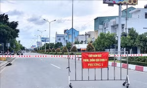 Một chốt kiểm soát dịch trên đường Trần Huỳnh, thành phố Bạc Liêu. Ảnh minh họa: TTXVN.