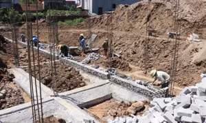 Việc thúc giải ngân vốn công được Chính phủ đánh giá là một trong các tiêu chí quan trọng để xếp loại cuối năm với tổ chức, cá nhân, nhất là người đứng đầu. Ảnh: TTXVN.