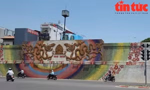 Điểm nhấn của tuyến đường Gốm sứ tại vòng xoay cầu Chương Dương trở thành biểu tượng không gian văn hóa.