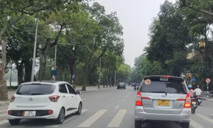 Xe kinh doanh vận tải không đổi biển trắng sang biển vàng bị phạt đến 6 triệu đồng.
