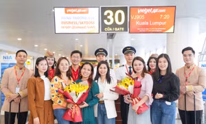 Vietjet chào mừng chuyến bay đầu tiên giữa Kuala Lumpur (Malaysia) và Hà Nội.