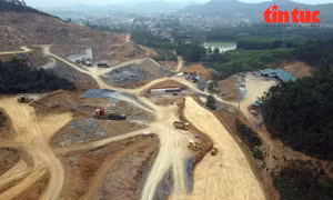 Công trường thi công dự án thành phần cao tốc Nghi Sơn-Diễn Châu.