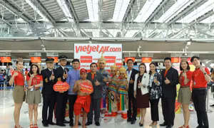 Chào mừng các chuyến bay khai trương của Thai Vietjet tại sân bay Suvarnabhumi và Surat Thani.
