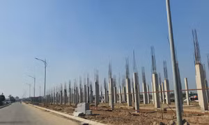 Nhiều dự án BĐS do vướng các điều kiện về kinh doanh BĐS phải dừng thi công để rà soát thủ tục.