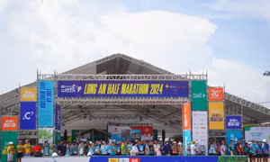 Khởi tranh giải chạy Green Up Marathon 2024 thu hút 3.650 vận động viên.