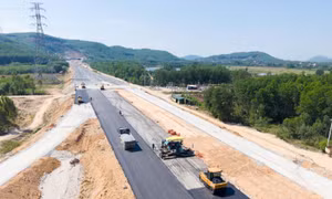 Huy động tổng lực thi công, đẩy nhanh tiến độ cán đích các cao tốc qua miền Trung 