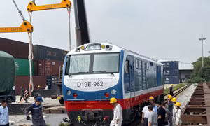 Đường sắt tiếp nhận lô đầu máy Diesel thế hệ mới nâng cao năng lực vận tải