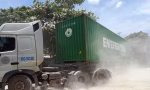 Xử lý nghiêm hành vi gây mất an toàn trên đường TL379. Ảnh: UBATGTQG.