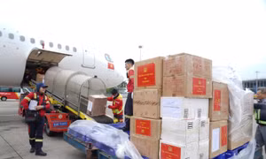 Tặng bằng khen cho Vietjet về thành tích cứu nạn, cứu hộ tại Myanmar