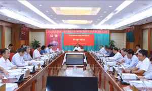 Nổi bật tuần qua: Phát động chương trình ‘Mái ấm cho đồng bào tôi’; Đầu tư đường sắt tốc độ cao 350 km/giờ