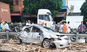 Ngành đường sắt kêu gọi dừng lại quan sát trước khi qua đường ngang