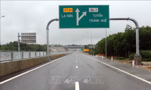 Xử lý xong điểm sạt trượt trên tuyến cao tốc Cam Lộ - La Sơn