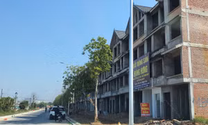Bộ Xây dựng đang hoàn thiện dự thảo Luật kinh doanh BĐS, bổ sung quy định giao dịch BĐS phải qua sàn giao dịch BĐS.