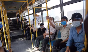 Hành khách đi xe buýt có bắt buộc phải khai báo y tế và đo thân nhiệt?