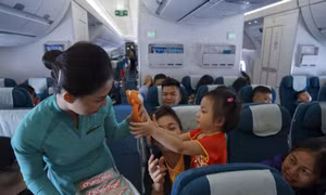 Từ 1 - 10/6, hành khách nhí sẽ được tặng quà trên tất cả các chuyến bay nội địa 