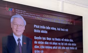 Các nhà ga đường sắt Bắc Nam chiếu phim tài liệu về cuộc đời Tổng Bí thư 