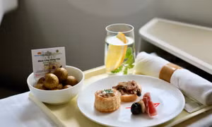 Vietnam Airlines mang đặc sản nhãn lồng Hưng Yên lên chuyến bay